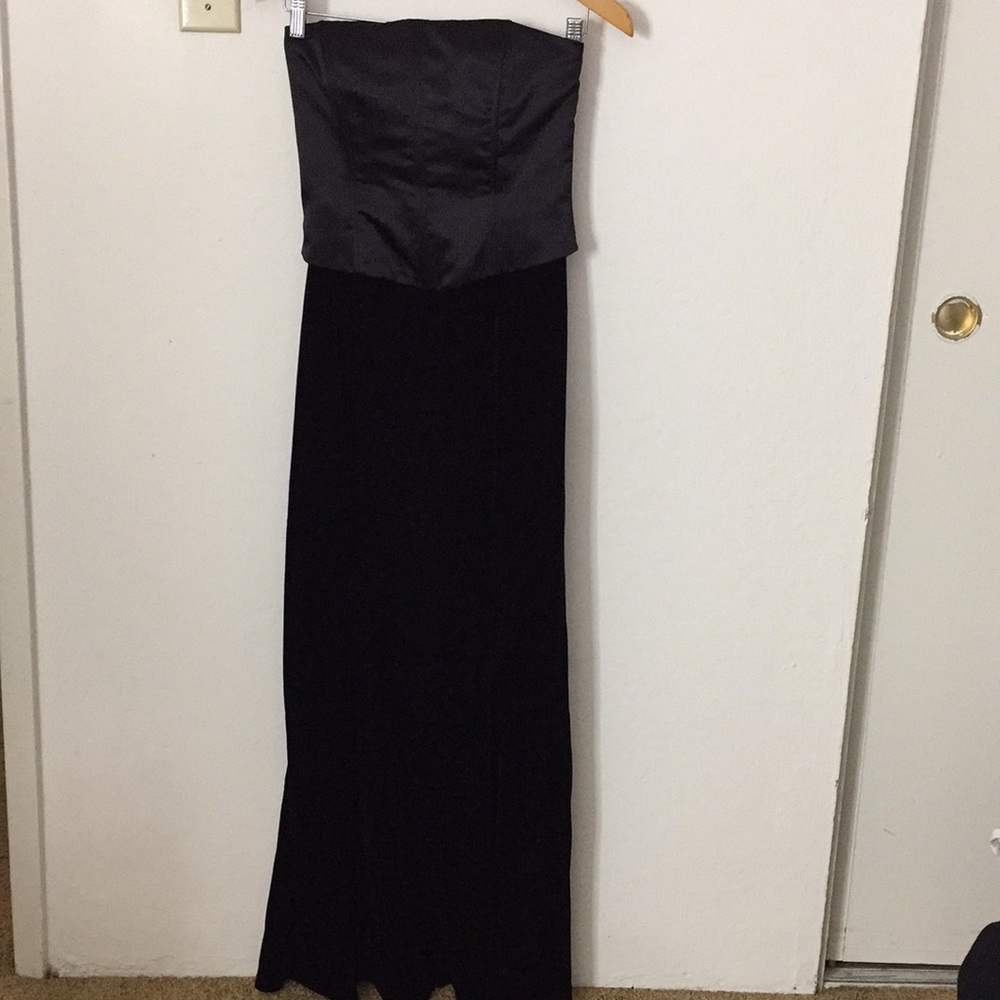 Evening gown in velvet material